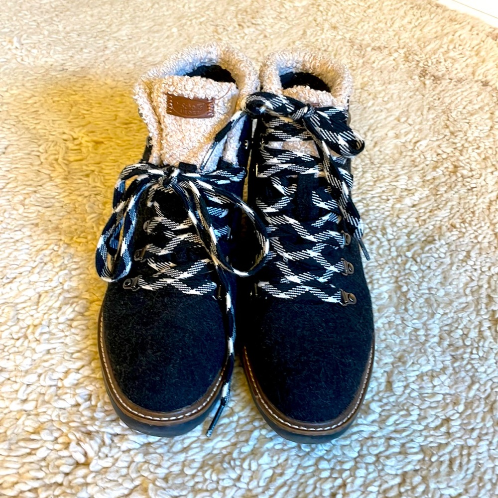 XSOLDX Dr. Scholl’s felt and faux fur booties